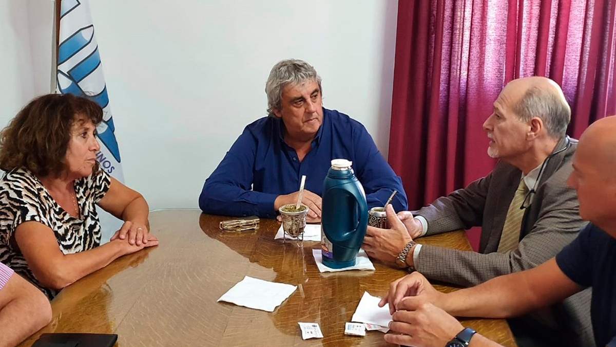 Sergio Romero y gremialistas docentes. Fuente: (Twitter)