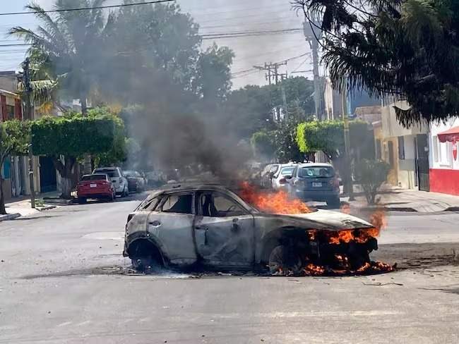 Bloqueos carreteros y quema de Bancos del Bienestar en municipios de Zacatecas limítrofes con Jalisco