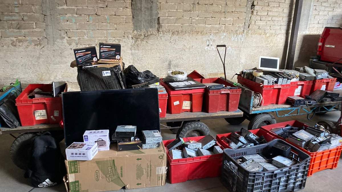 Droga y objetos robados asegurados durante operativo en Central de Abasto de Oaxaca