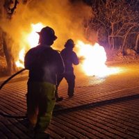 Asesinan a conductor de taxi y le prenden fuego dentro de su unidad en Chilpancingo