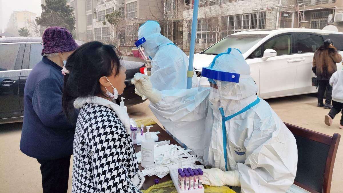 Testeo de coronavirus en China. Fuente: (Twitter)