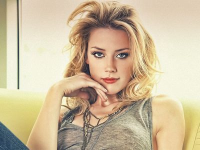 ¡Viva el amor! Amber Heard junto a su nueva novia en plena calle