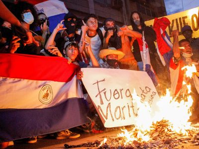 Noche de protestas en Paraguay: al menos 18 heridos dejan los choques con la policía