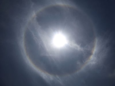 Impresiona a los habitantes de CDMX “Halo Solar”. ¿Qué es y cómo se forma?