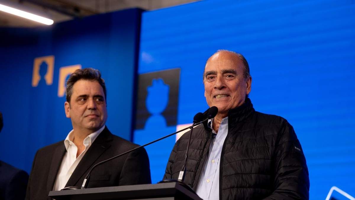 El ministro del Interior Lisandro Catalán y el jefe del Gabinete Guillermo Francos, funcionarios en la administración del presidente argentino Javier Milei