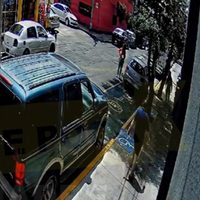 Un sujeto le baja los pantalones a una mujer en la alcaldía Venustiano Carranza (Video)