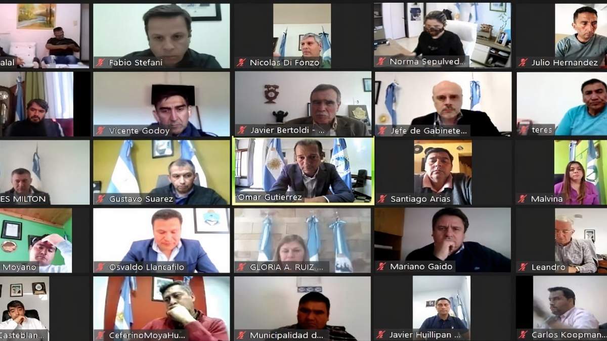 Reunión virtual de intendentes neuquino. Fuente: (Twitter)