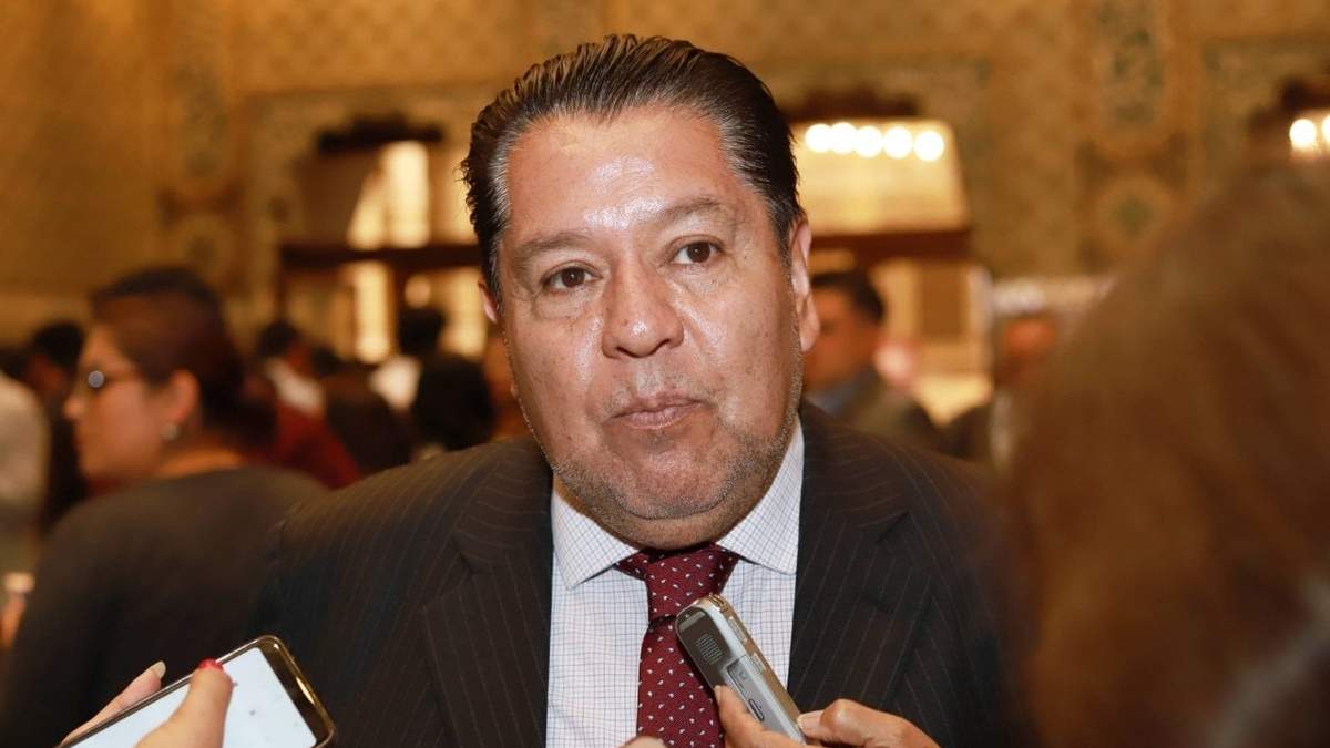 Ha sido diputado federal y dirigente seccional del SNTE