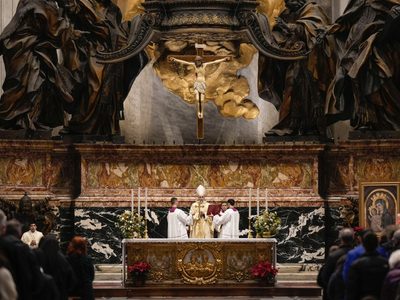 El papa Francisco recuerda el “amor y la sabiduría” de Benedicto XVI en aniversario de su muerte