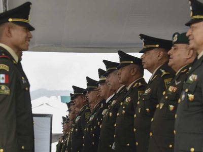 Becas en costosas universidades privadas: otro privilegio de la élite militar