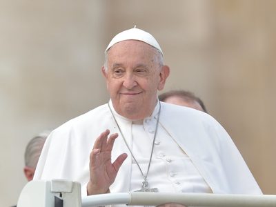El Papa Francisco será dado de alta del hospital el domingo, informan médicos