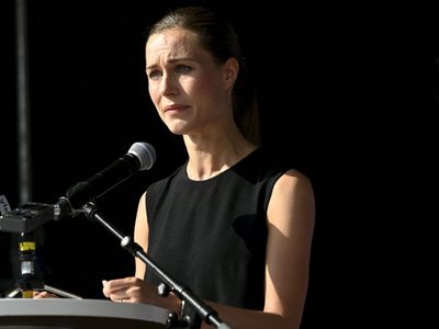 “Soy humana”: Sanna Marin lloró al hablar sobre la difícil semana que pasó por los videos filtrados