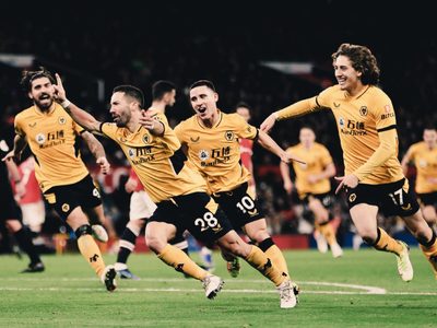 Con gol de Raúl Jiménez, Wolves derrota a Tottenham y se encamina a la Champions