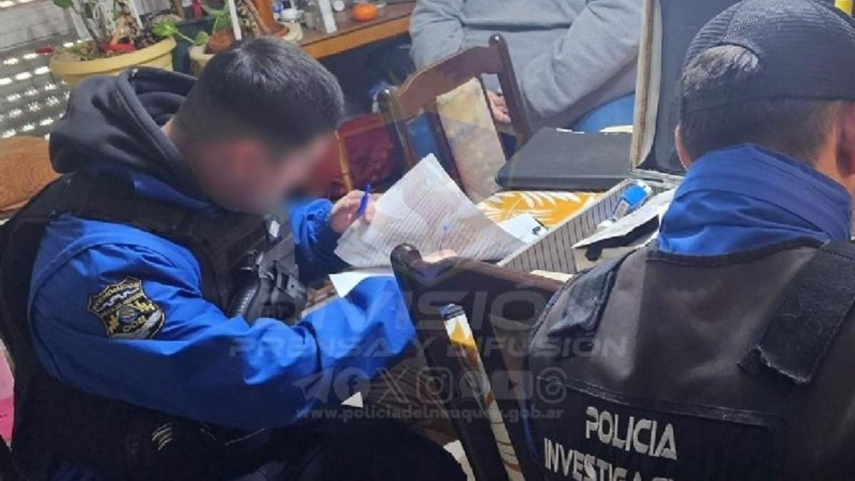 El día del allanamiento al falso abogado en Neuquén. Fuente: (Policía de Neuquén)