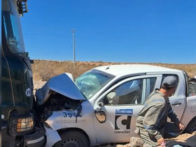 Tres personas heridas tras un choque entre un camión y una camioneta de la misma empresa en Añelo