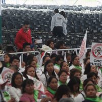 Meade arranca comprando votos