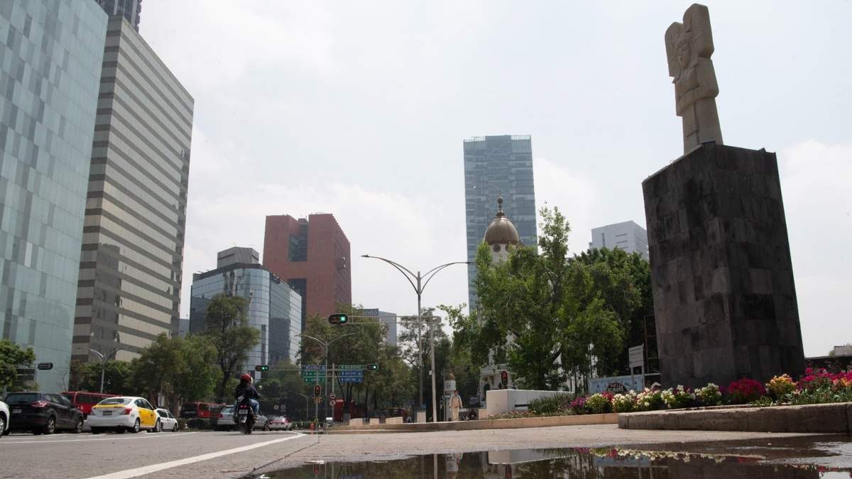 La escultura "Joven gobernante de Amajac", en Paseo de la Reforma