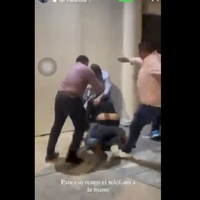 Captan a subsecretario de QR peleando afuera de un antro; lo separan de su cargo (Video)