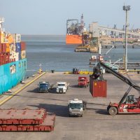 Bahía Blanca refuerza la logística de Vaca Muerta con la llegada de equipamiento petrolero clave