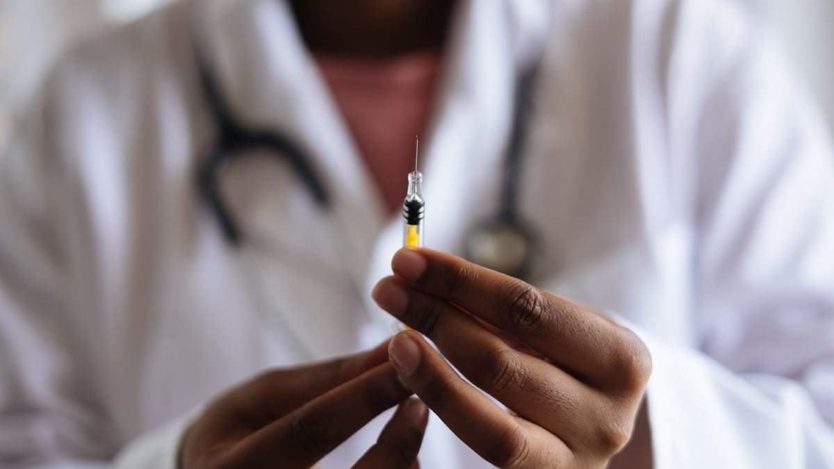 El Gobierno prevé que la vacuna contra el coronavirus se suministre en el primer semestre de 2021. Fuente: (Twitter)