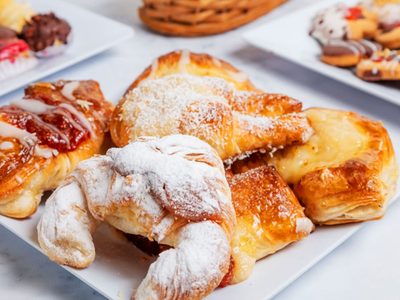Con 700 gramos de harina rinde 3 docenas de facturas: no te pierdas esta receta insólita