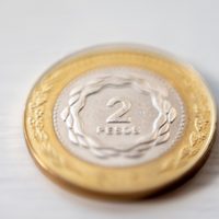 A revisar los cajones: cuáles son las monedas de 2 pesos por las que te pueden pagar una fortuna