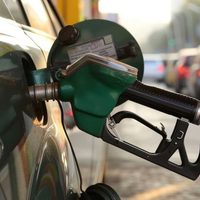 Con la inflación bajo la lupa, el Gobierno analiza qué pasará con los precios de combustibles y transporte