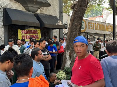 Autoridades migratorias inician traslado a CDMX de migrantes venezolanos expulsados de EU