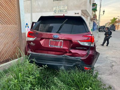 Enfrentamiento entre policías y delincuentes en calles de la colonia Teocaltiche, Jalisco