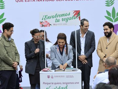 Brugada anuncia instalación de 50 módulos en CDMX para envolver regalos con papel reciclado