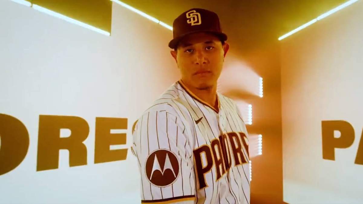 El logo de Motorola en el jersey de los Padres de San Diego