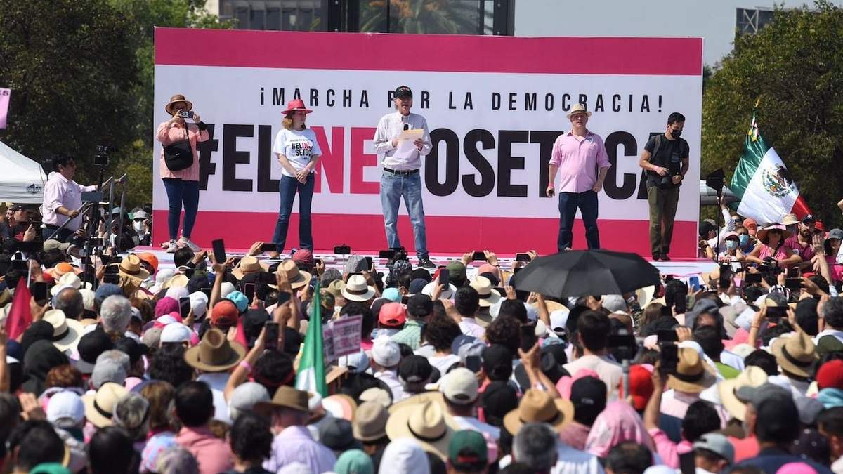 José Woldenberg en la marcha a favor del INE