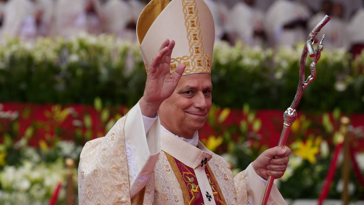 El Papa León XIV llega para celebrar una misa en el estadio Malabo en Malabo, Guinea Ecuatorial, el jueves 23 de abril de 2026, en el último día de su visita pastoral de 11 días a África