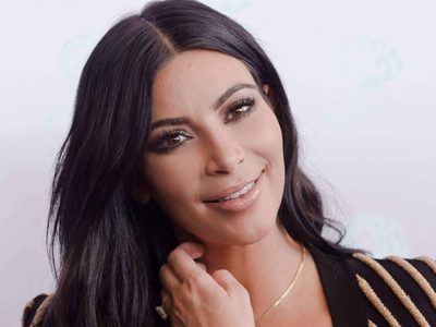 ¡Sin salir de casa! Kim Kardashian demostró su creatividad para modelar su nueva colección