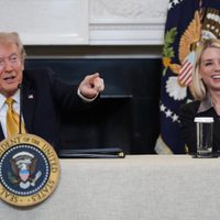 Trump asegura que firmaría la ley para publicar los archivos de Epstein