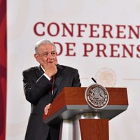 AMLO propone que haya locales de tlayudas y antojitos en el AIFA; son suculentos y nutritivos, dice