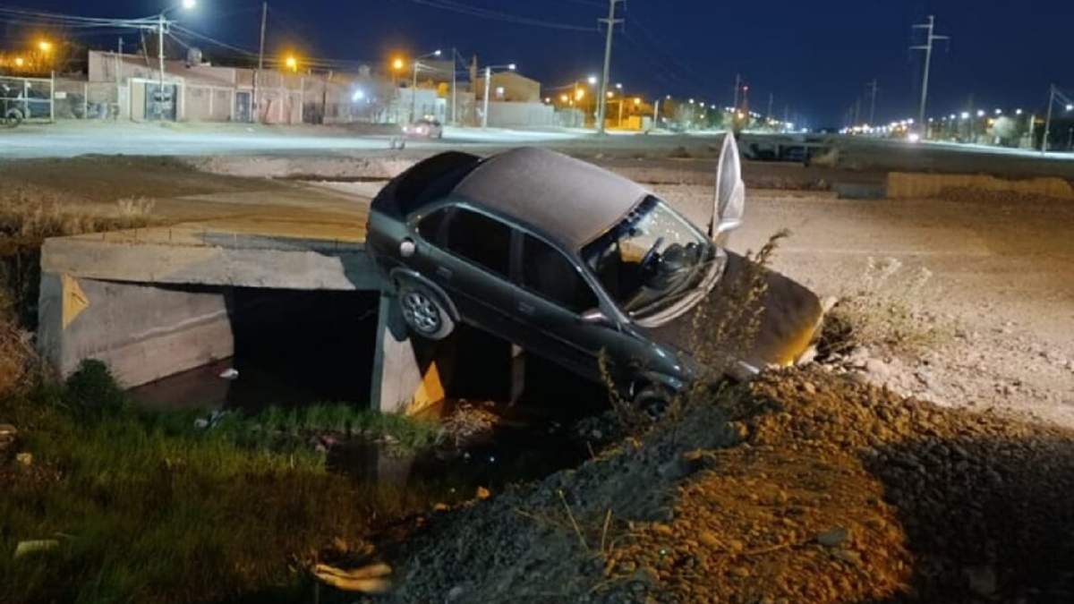 Asi quedó el auto tras el accidente. Fuente: (Centenario Digital)