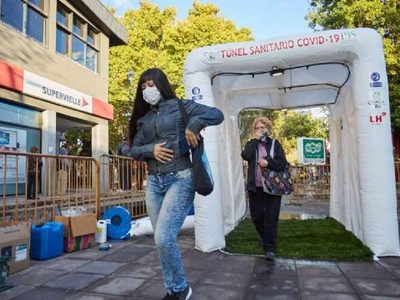 Túneles desinfectantes: ¡Atención! Advierten que son peligrosos para la salud