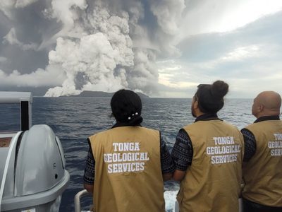 Tsunami en Tonga: Australia y Nueva Zelanda envían aviones para asistir al país tras el desastre