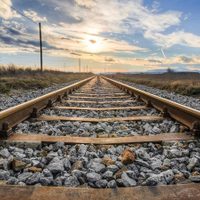 Neuquén propone recuperar el ferrocarril con conectividad intermodal de cargas con Chile