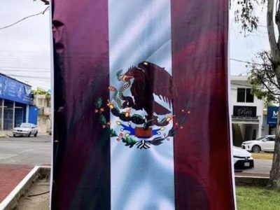 Gobierno de Nayarit pinta la bandera de México del color guinda de Morena; ofrece disculpa
