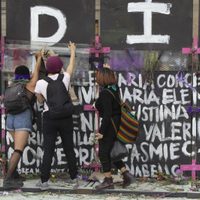 Sheinbaum llama a manifestarse de manera pacífica en el 8M
