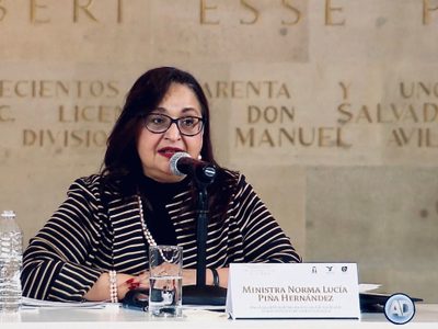 SCJN ampara a pareja de mujeres para registrar a su hijo con el apellido de ambas