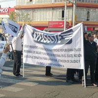 Empleados del ISSSTE protestan por austeridad de AMLO; temen por despidos