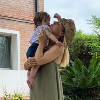De compras con mamá: Ema fue de paseo y Eugenia Tobal capturó el momento más encantador