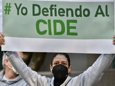 Académicos y reporteros protestan por destitución de coordinadora de maestría de periodismo del CIDE
