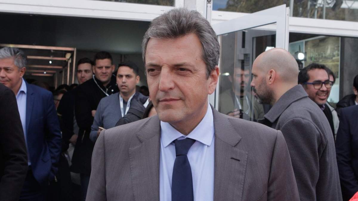 El ministro de Economía, Sergio Massa , se mostró muy cercano a Rolando Figueroa desde que asumió sus funciones. Fuente: (Emiliano Ortiz)