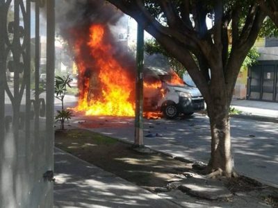 Balacera en la plaza Forum Tlaquepaque: hay 5 heridos y un vehículo quemado