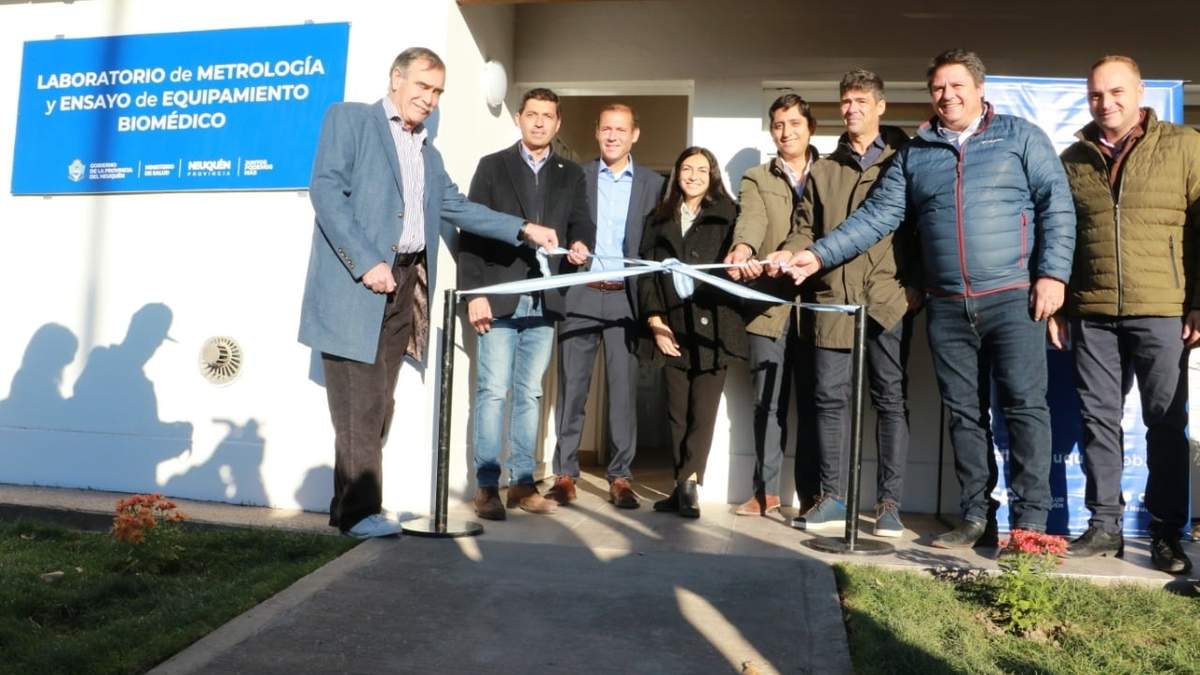 Inauguración del Laboratorio de Metrología y Ensayo de Equipamiento Biomédico en Centenario. Fuente: (Facebook)