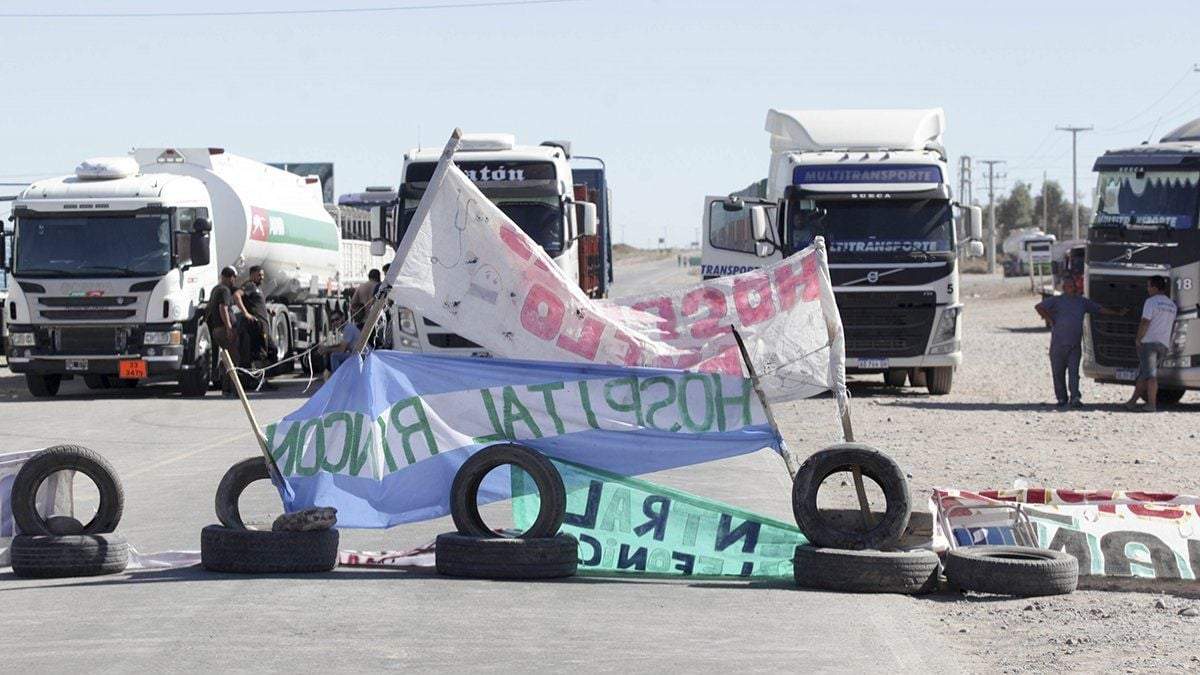 Protesta y corte de ruta del personal de Salud. Fuente: (Twitter)